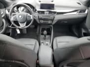 ✅ 2022 BMW X1 xDrive28i • VIN: WBXJG9C05N5U63653 • Lot: 83864105. Wystawiony na Copart z przebiegiem 31 694 mil. Bezpłatny archiwum sprzedaży aukcyjnych z USA i szczegółowy raport historii pojazdu na DreamBid. Zdjęcie 8.