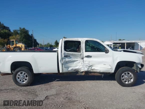 ✅ 2013 GMC Sierra 2500HD SLE • VIN: 1GT120CG1DF213551 • Lot: 43713202. Listed on IAAI with 264,434 mi. Free auction sales archive from the USA and detailed vehicle history report at DreamBid. Image 13.