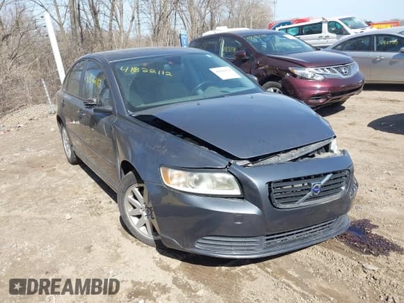 ✅ 2008 Volvo S40 2.4L • VIN: YV1MS382682405793 • Lot: 41822112. Wystawiony na IAAI z przebiegiem 142 918 mil. Bezpłatny archiwum sprzedaży aukcyjnych z USA i szczegółowy raport historii pojazdu na DreamBid. Zdjęcie 1.