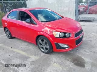2015 Chevrolet Sonic RS z VIN 1G1JH5SB8F4168746, wystawiony jako IAAI lot #43513687 z przebiegiem 152 468 mil mil oraz . Historia ofert i sprzedaży dostępna na DreamBid. Obrazek 1.