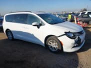 ✅ 2020 Chrysler Voyager LXi • VIN: 2C4RC1DG7LR266024 • Лот: 43552877. Опубликован ранее на IAAI с пробегом 113 835 миль. Бесплатный доступ к архиву аукционных продаж из США и подробный отчёт об истории автомобиля на DreamBid. Изображение 1.