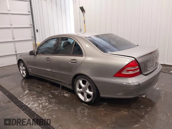 ✅ 2004 Mercedes-Benz C 230 Kompressor • VIN: WDBRF40J04A581570 • Lot: 41649446. Wystawiony na IAAI z przebiegiem 151 117 mil. Bezpłatny archiwum sprzedaży aukcyjnych z USA i szczegółowy raport historii pojazdu na DreamBid. Zdjęcie 3.