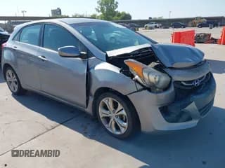 ✅ 2013 Hyundai Elantra • VIN: KMHD35LE8DU071857 • Lot: 43211755. Wystawiony na IAAI z przebiegiem 126 405 mil. Bezpłatny archiwum sprzedaży aukcyjnych z USA i szczegółowy raport historii pojazdu na DreamBid. Zdjęcie 1.