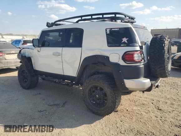 ✅ 2014 Toyota FJ Cruiser • VIN: JTEBU4BF4EK207407 • Лот: 70726875. Опубликован ранее на Copart с пробегом Не указан. Бесплатный доступ к архиву аукционных продаж из США и подробный отчёт об истории автомобиля на DreamBid. Изображение 2.