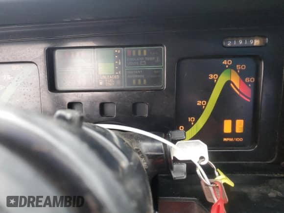 1984 Chevrolet Corvette with VIN 1G1AY0784E5137972, listed as a Copart auction lot 86317974 with 121,919 mi miles and Clean title. Bid and sale history available at DreamBid. Image 9.