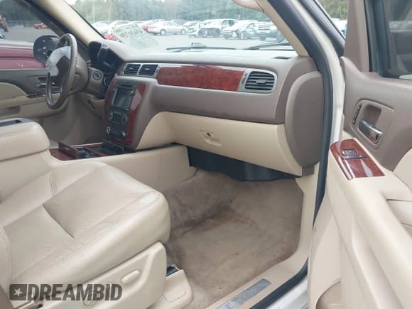 ✅ 2010 Chevrolet Suburban LTZ • VIN: 1GNUKKE35AR165749 • Lot: 43431739. Listed on IAAI with 221,583 mi. Free auction sales archive from the USA and detailed vehicle history report at DreamBid. Image 5.