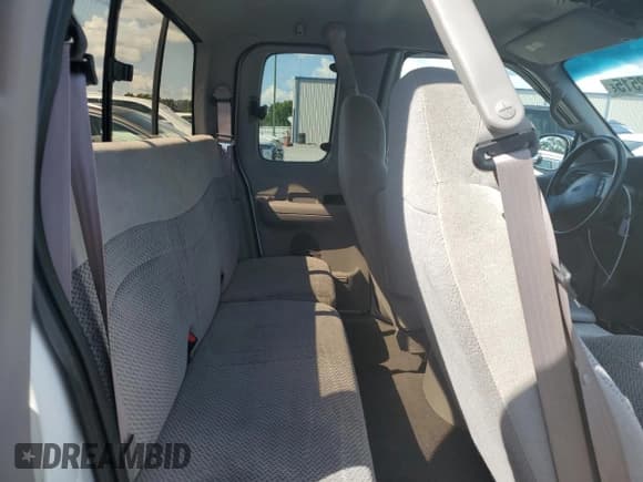 ✅ 2000 Ford F-150 XL • VIN: 1FTRX07LXYKA38662 • Lot: 68012515. Wystawiony na Copart z przebiegiem 96 880 mil. Bezpłatny archiwum sprzedaży aukcyjnych z USA i szczegółowy raport historii pojazdu na DreamBid. Zdjęcie 10.