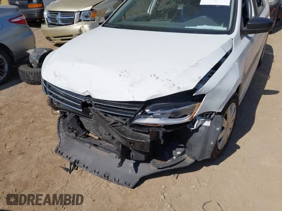 ✅ 2016 Volkswagen Jetta S • VIN: 3VW267AJ9GM415247 • Lot: 43212901. Wystawiony na IAAI z przebiegiem Nie podano. Bezpłatny archiwum sprzedaży aukcyjnych z USA i szczegółowy raport historii pojazdu na DreamBid. Zdjęcie 6.