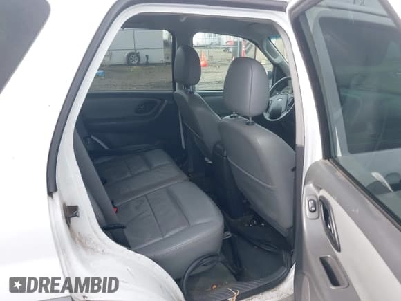 ✅ 2006 Ford Escape XLT • VIN: 1FMYU93196KC05308 • Lot: 43554704. Wystawiony na IAAI z przebiegiem 219 440 mil. Bezpłatny archiwum sprzedaży aukcyjnych z USA i szczegółowy raport historii pojazdu na DreamBid. Zdjęcie 8.