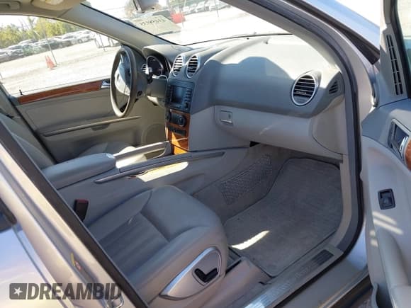 ✅ 2006 Mercedes-Benz M 350 • VIN: 4JGBB86E36A024831 • Лот: 43458135. Опубликован ранее на IAAI с пробегом 267 551 миль. Бесплатный доступ к архиву аукционных продаж из США и подробный отчёт об истории автомобиля на DreamBid. Изображение 5.