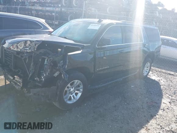 ✅ 2017 Chevrolet Suburban LT • VIN: 1GNSKHKCXHR134666 • Lot: 41205556. Wystawiony na IAAI z przebiegiem 160 064 mil. Bezpłatny archiwum sprzedaży aukcyjnych z USA i szczegółowy raport historii pojazdu na DreamBid. Zdjęcie 17.