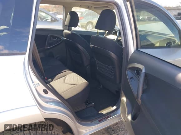 ✅ 2010 Toyota RAV4 Sport • VIN: JTMRK4DV5A5086554 • Лот: 43665353. Опубликован ранее на IAAI с пробегом 136 194 миль. Бесплатный доступ к архиву аукционных продаж из США и подробный отчёт об истории автомобиля на DreamBid. Изображение 8.