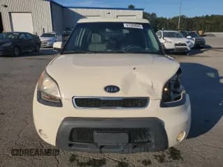 ✅ 2010 Kia Soul + • VIN: KNDJT2A26A7167737 • Лот: 91325005. Опубликован ранее на Copart с пробегом 175 781 миль. Бесплатный доступ к архиву аукционных продаж из США и подробный отчёт об истории автомобиля на DreamBid. Изображение 5.