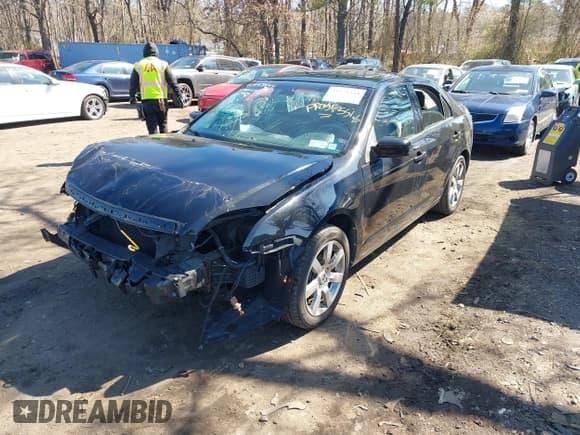 ✅ 2011 Mercury Milan Premier • VIN: 3MEHM0JG8BR603346 • Lot: 41958444. Listed on IAAI with 124,860 mi. Free auction sales archive from the USA and detailed vehicle history report at DreamBid. Image 2.