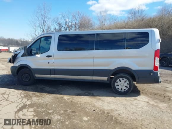 ✅ 2015 Ford Transit XL • VIN: 1FBZX2YM5FKA53431 • Lot: 41642635. Wystawiony na IAAI z przebiegiem Nie podano. Bezpłatny archiwum sprzedaży aukcyjnych z USA i szczegółowy raport historii pojazdu na DreamBid. Zdjęcie 15.