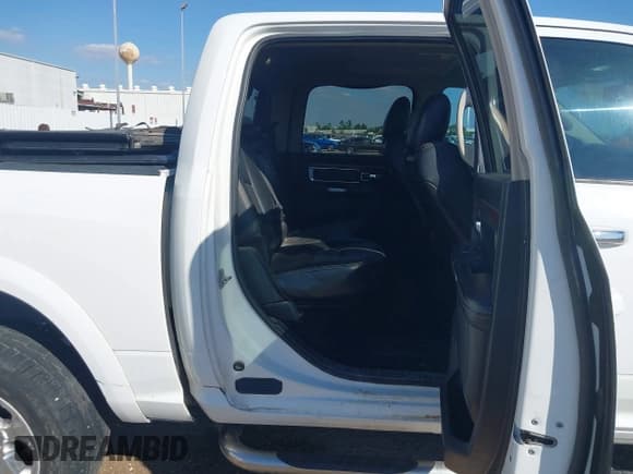 ✅ 2016 Ram 1500 Laramie • VIN: 1C6RR7NMXGS393108 • Lot: 43401317. Listed on IAAI with 269,679 mi. Free auction sales archive from the USA and detailed vehicle history report at DreamBid. Image 8.