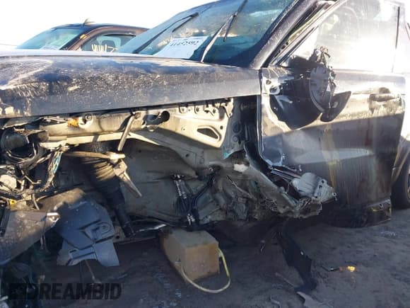 ✅ 2018 Land Rover Range Rover Sport • VIN: SALWR2RE2JA813743 • Lot: 41452592. Listed on IAAI with 103,272 mi. Free auction sales archive from the USA and detailed vehicle history report at DreamBid. Image 21.