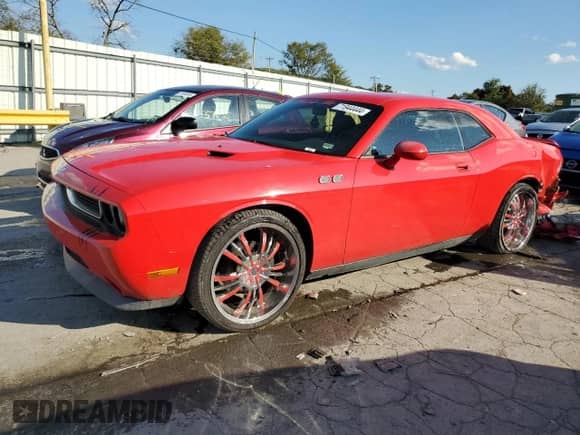 2009 Dodge Challenger SE z VIN 2B3LJ44VX9H604799, wystawiony jako Copart lot #71944444 z przebiegiem 210 843 mil mil oraz Szkoda całkowita • Salvage title. Historia ofert i sprzedaży dostępna na DreamBid. Obrazek 1.