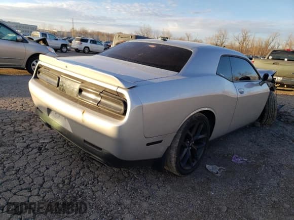 ✅ 2019 Dodge Challenger R/T • VIN: 2C3CDZBT5KH649972 • Lot: 79386593. Wystawiony na Copart z przebiegiem 79 476 mil. Bezpłatny archiwum sprzedaży aukcyjnych z USA i szczegółowy raport historii pojazdu na DreamBid. Zdjęcie 3.