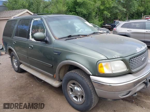 ✅ 2000 Ford Expedition Eddie Bauer • VIN: 1FMPU18L0YLB02721 • Лот: 37052810. Опубликован ранее на IAAI с пробегом 186 689 миль. Бесплатный доступ к архиву аукционных продаж из США и подробный отчёт об истории автомобиля на DreamBid. Изображение 1.