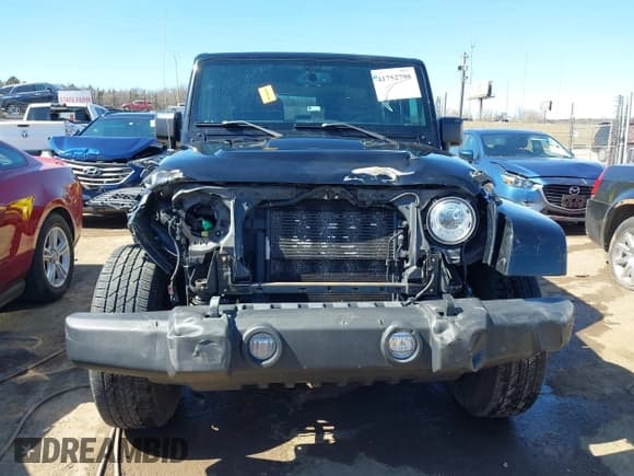 ✅ 2018 Jeep Wrangler Sahara • VIN: 1C4AJWBG9JL860882 • Lot: 41752798. Listed on IAAI with 88,169 mi. Free auction sales archive from the USA and detailed vehicle history report at DreamBid. Image 13.