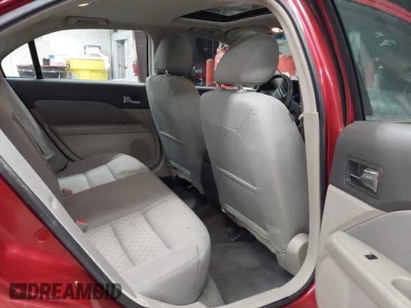 ✅ 2012 Ford Fusion SE • VIN: 3FAHP0HG5CR366076 • Lot: 43757407. Wystawiony na IAAI z przebiegiem 71 157 mil. Bezpłatny archiwum sprzedaży aukcyjnych z USA i szczegółowy raport historii pojazdu na DreamBid. Zdjęcie 8.