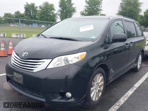 ✅ 2012 Toyota Sienna XLE • VIN: 5TDDK3DC9CS047370 • Lot: 42515932. Wystawiony na IAAI z przebiegiem 132 207 mil. Bezpłatny archiwum sprzedaży aukcyjnych z USA i szczegółowy raport historii pojazdu na DreamBid. Zdjęcie 17.