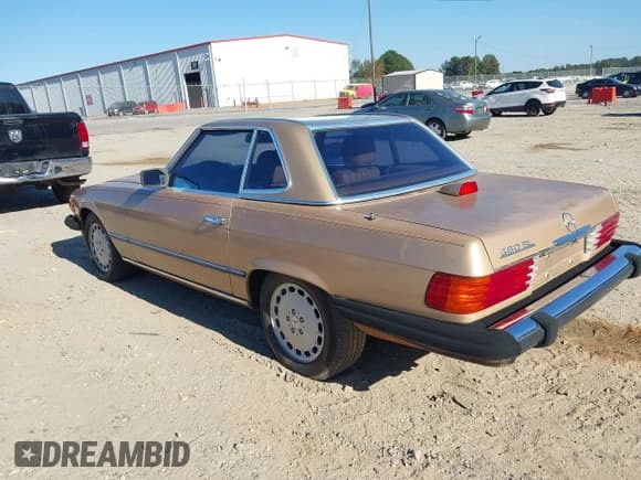 ✅ 1984 Mercedes-Benz 380 SL • VIN: WDBBA45AXEA012235 • Лот: 43484647. Опубликован ранее на IAAI с пробегом 169 485 миль. Бесплатный доступ к архиву аукционных продаж из США и подробный отчёт об истории автомобиля на DreamBid. Изображение 3.