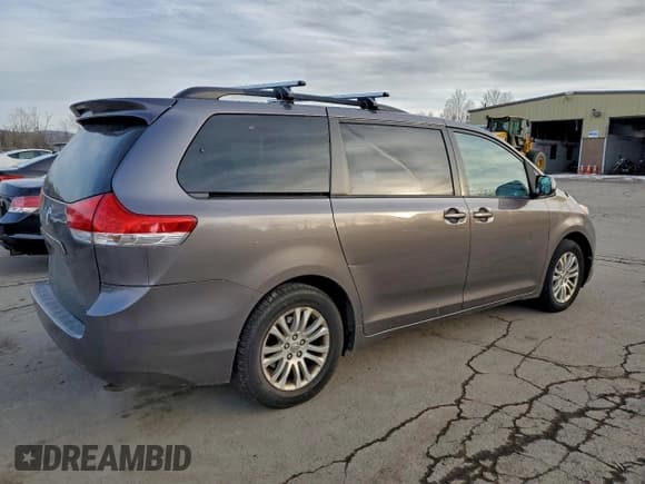 ✅ 2014 Toyota Sienna XLE • VIN: 5TDYK3DC6ES425990 • Lot: 95483855. Listed on Copart with 169,291 mi. Free auction sales archive from the USA and detailed vehicle history report at DreamBid. Image 3.