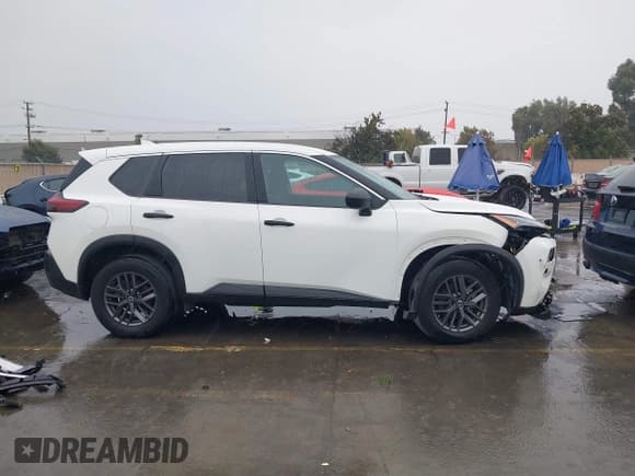 ✅ 2021 Nissan Rogue S • VIN: 5N1AT3AAXMC779850 • Lot: 43664771. Wystawiony na IAAI z przebiegiem 36 909 mil. Bezpłatny archiwum sprzedaży aukcyjnych z USA i szczegółowy raport historii pojazdu na DreamBid. Zdjęcie 14.