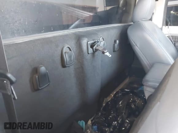 ✅ 2018 Ram 1500 Tradesman • VIN: 3C6JR7AG5JG310678 • Lot: 41203346. Wystawiony na IAAI z przebiegiem 146 717 mil. Bezpłatny archiwum sprzedaży aukcyjnych z USA i szczegółowy raport historii pojazdu na DreamBid. Zdjęcie 8.