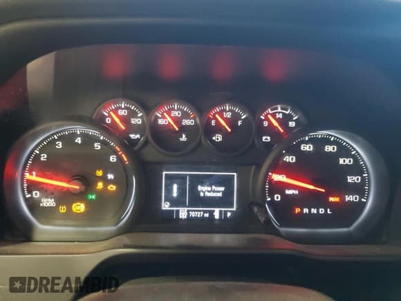 ✅ 2020 Chevrolet Silverado 1500 Custom Trail Boss • VIN: 3GCPYCEF3LG155860 • Lot: 73179824. Wystawiony na Copart z przebiegiem 70 727 mil. Bezpłatny archiwum sprzedaży aukcyjnych z USA i szczegółowy raport historii pojazdu na DreamBid. Zdjęcie 9.