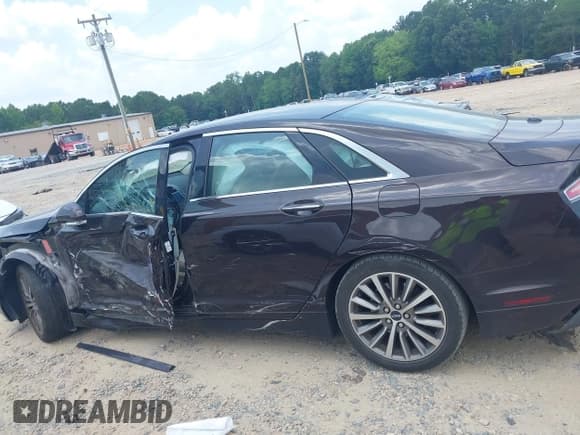 ✅ 2020 Lincoln MKZ Standard • VIN: 3LN6L5A95LR611380 • Лот: 42578658. Опубликован ранее на IAAI с пробегом 80 775 миль. Бесплатный доступ к архиву аукционных продаж из США и подробный отчёт об истории автомобиля на DreamBid. Изображение 14.