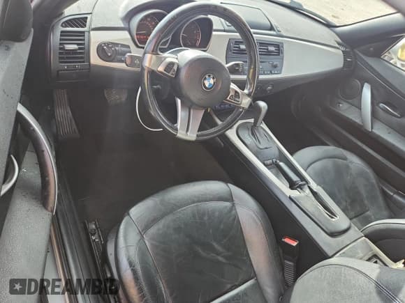 ✅ 2005 BMW Z4 3.0i • VIN: 4USBT53585LU11652 • Lot: 90282715. Listed on Copart with 149,175 mi. Free auction sales archive from the USA and detailed vehicle history report at DreamBid. Image 8.