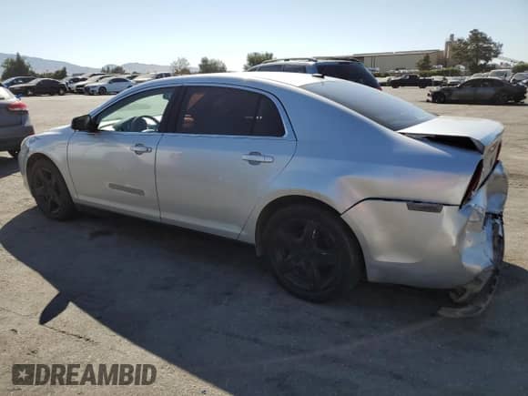 2011 Chevrolet Malibu 1LS z VIN 1G1ZB5E15BF323713, wystawiony jako Copart lot #69056474 z przebiegiem 144 483 mil mil oraz Szkoda całkowita • Salvage title. Historia ofert i sprzedaży dostępna na DreamBid. Obrazek 2.