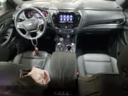 ✅ 2023 Chevrolet Traverse LT • VIN: 1GNERHKW0PJ226157 • Lot: 68549424. Wystawiony na Copart z przebiegiem 17 220 mil. Bezpłatny archiwum sprzedaży aukcyjnych z USA i szczegółowy raport historii pojazdu na DreamBid. Zdjęcie 8.