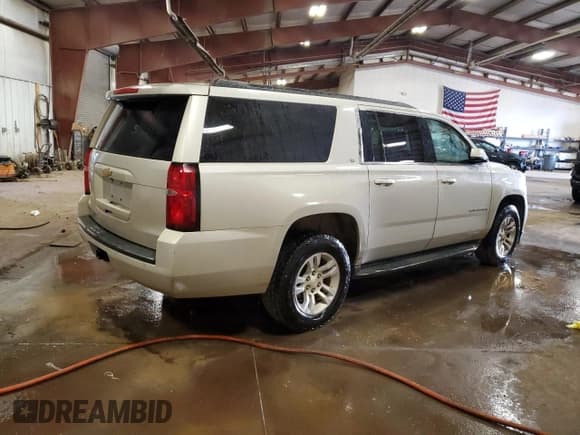 ✅ 2015 Chevrolet Suburban LT • VIN: 1GNSKJKC1FR289952 • Лот: 86842865. Опубликован ранее на Copart с пробегом 224 346 миль. Бесплатный доступ к архиву аукционных продаж из США и подробный отчёт об истории автомобиля на DreamBid. Изображение 3.