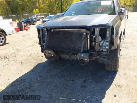 ✅ 2017 Chevrolet Silverado 1500 High Country • VIN: 3GCUKTEC5HG509458 • Lot: 43517091. Wystawiony na IAAI z przebiegiem 250 022 mil. Bezpłatny archiwum sprzedaży aukcyjnych z USA i szczegółowy raport historii pojazdu na DreamBid. Zdjęcie 6.