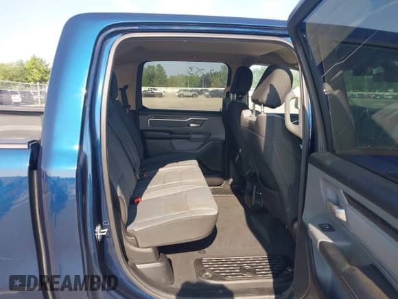 2019 Ram 1500 Big Horn z VIN 1C6SRFFT9KN809920, wystawiony jako IAAI lot #42937676 z przebiegiem 102 753 mil mil oraz . Historia ofert i sprzedaży dostępna na DreamBid. Obrazek 8.