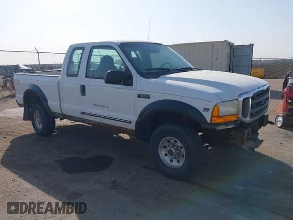 ✅ 2000 Ford F-250 XL • VIN: 1FTNX21S9YED39142 • Lot: 40612671. Wystawiony na IAAI z przebiegiem 227 772 mil. Bezpłatny archiwum sprzedaży aukcyjnych z USA i szczegółowy raport historii pojazdu na DreamBid. Zdjęcie 1.