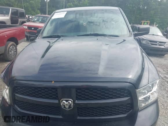 2018 Ram 1500 Tradesman z VIN 1C6RR6FT0JS131914, wystawiony jako IAAI lot #42450939 z przebiegiem 126 119 mil mil oraz . Historia ofert i sprzedaży dostępna na DreamBid. Obrazek 12.