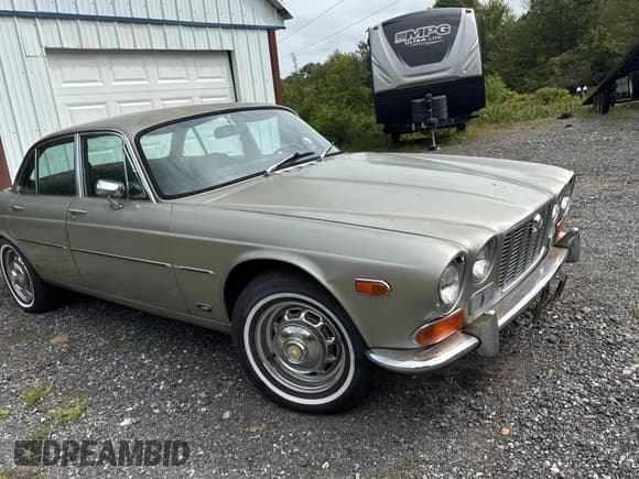 ✅ 1972 Jaguar XJ • VIN: 1L65800B • Лот: 80510675. Опубликован ранее на Copart с пробегом 10 054 миль. Бесплатный доступ к архиву аукционных продаж из США и подробный отчёт об истории автомобиля на DreamBid. Изображение 1.