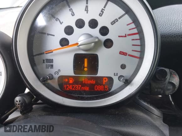 ✅ 2010 MINI Convertible S • VIN: WMWMS3C56ATZ85146 • Лот: 42885013. Опубликован ранее на IAAI с пробегом 124 237 миль. Бесплатный доступ к архиву аукционных продаж из США и подробный отчёт об истории автомобиля на DreamBid. Изображение 7.