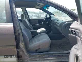 1995 Dodge Intrepid z VIN 2B3HD56T9SH583190, wystawiony jako IAAI lot #42779689 z przebiegiem 271 787 mil mil oraz . Historia ofert i sprzedaży dostępna na DreamBid. Obrazek 5.