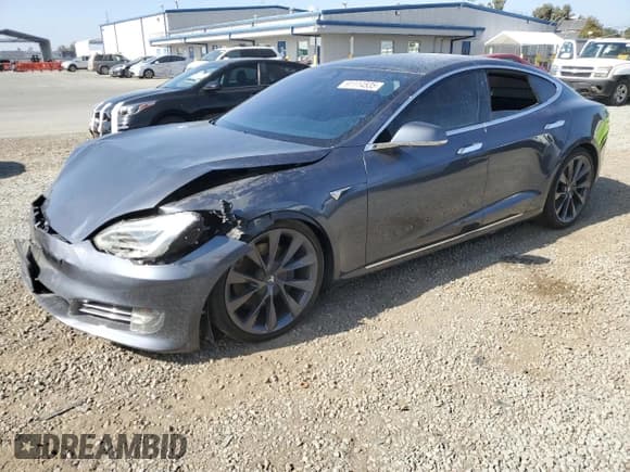 ✅ 2018 Tesla Model S 75D • VIN: 5YJSA1E21JF298132 • Лот: 91114535. Опубликован ранее на Copart с пробегом 96 942 миль. Бесплатный доступ к архиву аукционных продаж из США и подробный отчёт об истории автомобиля на DreamBid. Изображение 1.