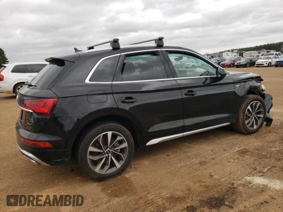 ✅ 2023 Audi Q5 S line Premium Plus • VIN: WA1EAAFY2P2190947 • Lot: 48326375. Wystawiony na Copart z przebiegiem Nie podano. Bezpłatny archiwum sprzedaży aukcyjnych z USA i szczegółowy raport historii pojazdu na DreamBid. Zdjęcie 3.