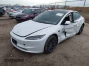 ✅ 2024 Tesla Model 3 • VIN: 5YJ3E1EA2RF729704 • Lot: 41240814. Wystawiony na IAAI z przebiegiem 47 088 mil. Bezpłatny archiwum sprzedaży aukcyjnych z USA i szczegółowy raport historii pojazdu na DreamBid. Zdjęcie 2.