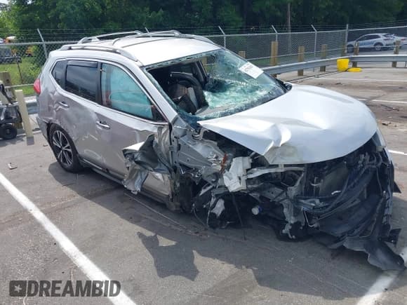 ✅ 2017 Nissan Rogue SL • VIN: JN8AT2MT1HW403414 • Lot: 42752423. Listed on IAAI with 113,683 mi. Free auction sales archive from the USA and detailed vehicle history report at DreamBid. Image 1.