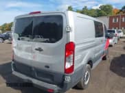 ✅ 2017 Ford Transit • VIN: 1FTYR1ZM0HKB52462 • Lot: 43436535. Wystawiony na IAAI z przebiegiem 124 695 mil. Bezpłatny archiwum sprzedaży aukcyjnych z USA i szczegółowy raport historii pojazdu na DreamBid. Zdjęcie 4.