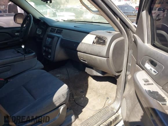 ✅ 2009 Chevrolet Suburban LS • VIN: 1GNFC16J09R300113 • Lot: 42827227. Listed on IAAI with 205,561 mi. Free auction sales archive from the USA and detailed vehicle history report at DreamBid. Image 5.